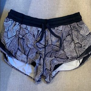 Lululemon Hotty Hot Short 2.5”